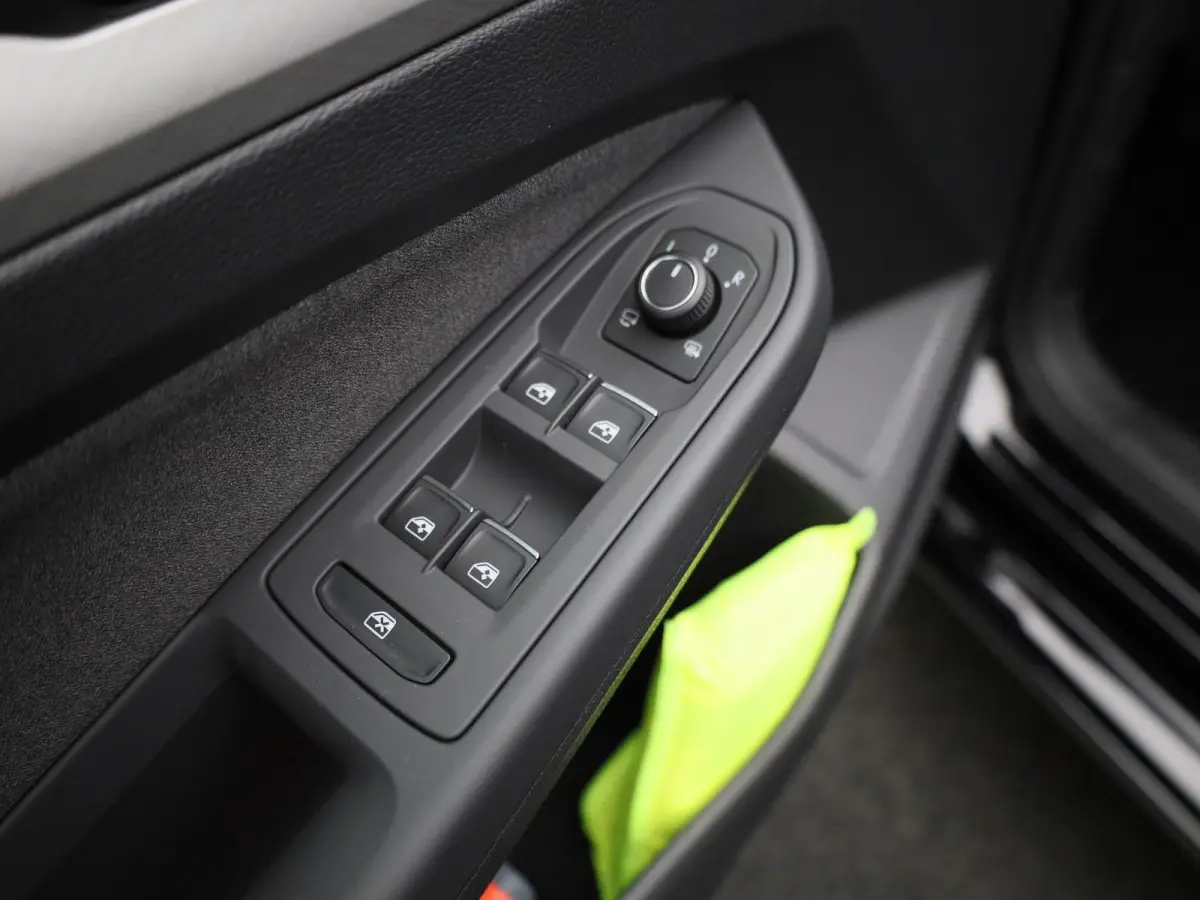 1.5 TSI Life Edition 116 PK| Origineel Nederlands | 1e Eigenaar | Stoelverwarming | Stuurwielverwarming | Achteruitrijcamera | Parkeersensoren | Digitale Cockpit Pro | Sfeerverlichting