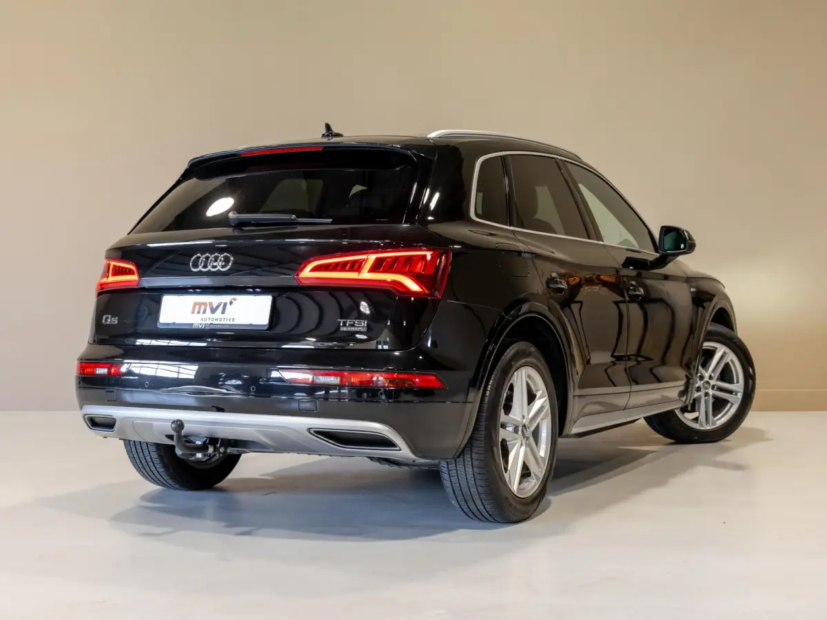 2.0 TFSI quattro Sport S Line Edition / 252pk / Panorama dak / Trekhaak /