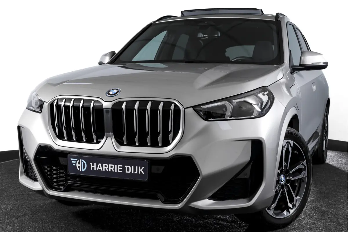 xDrive25e 245 PK M-Sport | Premium Pack | S/K-Panodak | Elek. Trekhaak | Dig. Cockpit | Cruise | Stoelverw. | PDC | Camera | NAV+App. Connect | ECC | Elek. Klep | LM 19" | 2882