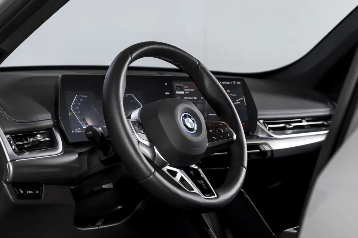 xDrive25e 245 PK M-Sport | Premium Pack | S/K-Panodak | Elek. Trekhaak | Dig. Cockpit | Cruise | Stoelverw. | PDC | Camera | NAV+App. Connect | ECC | Elek. Klep | LM 19" | 2882