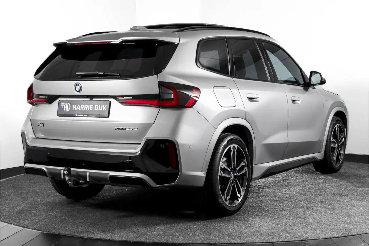 xDrive25e 245 PK M-Sport | Premium Pack | S/K-Panodak | Elek. Trekhaak | Dig. Cockpit | Cruise | Stoelverw. | PDC | Camera | NAV+App. Connect | ECC | Elek. Klep | LM 19" | 2882