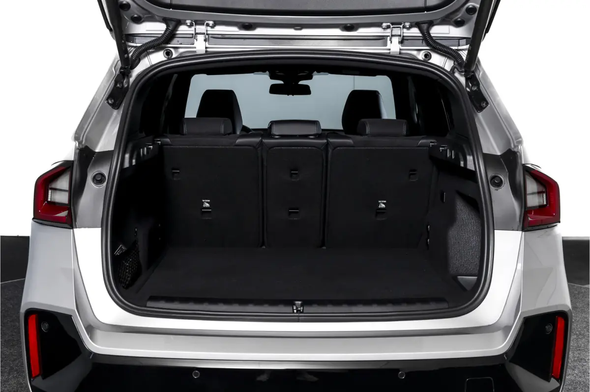 xDrive25e 245 PK M-Sport | Premium Pack | S/K-Panodak | Elek. Trekhaak | Dig. Cockpit | Cruise | Stoelverw. | PDC | Camera | NAV+App. Connect | ECC | Elek. Klep | LM 19" | 2882