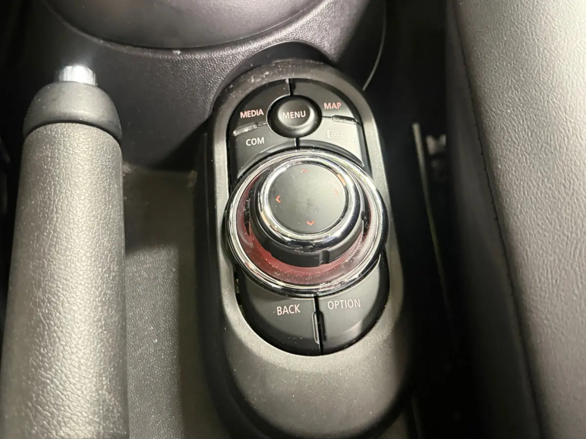 1.5 One Essential - Carplay - Dealer