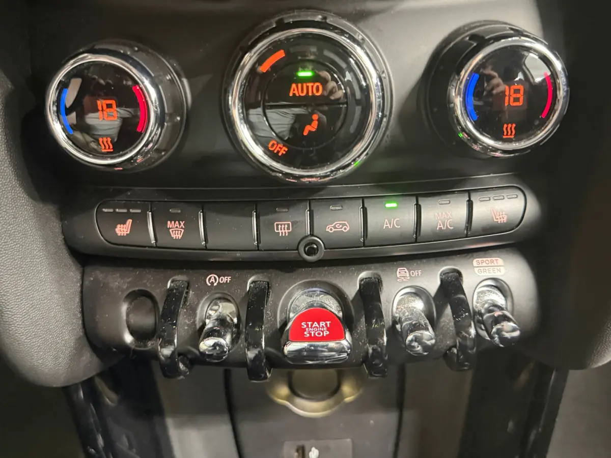 1.5 One Essential - Carplay - Dealer