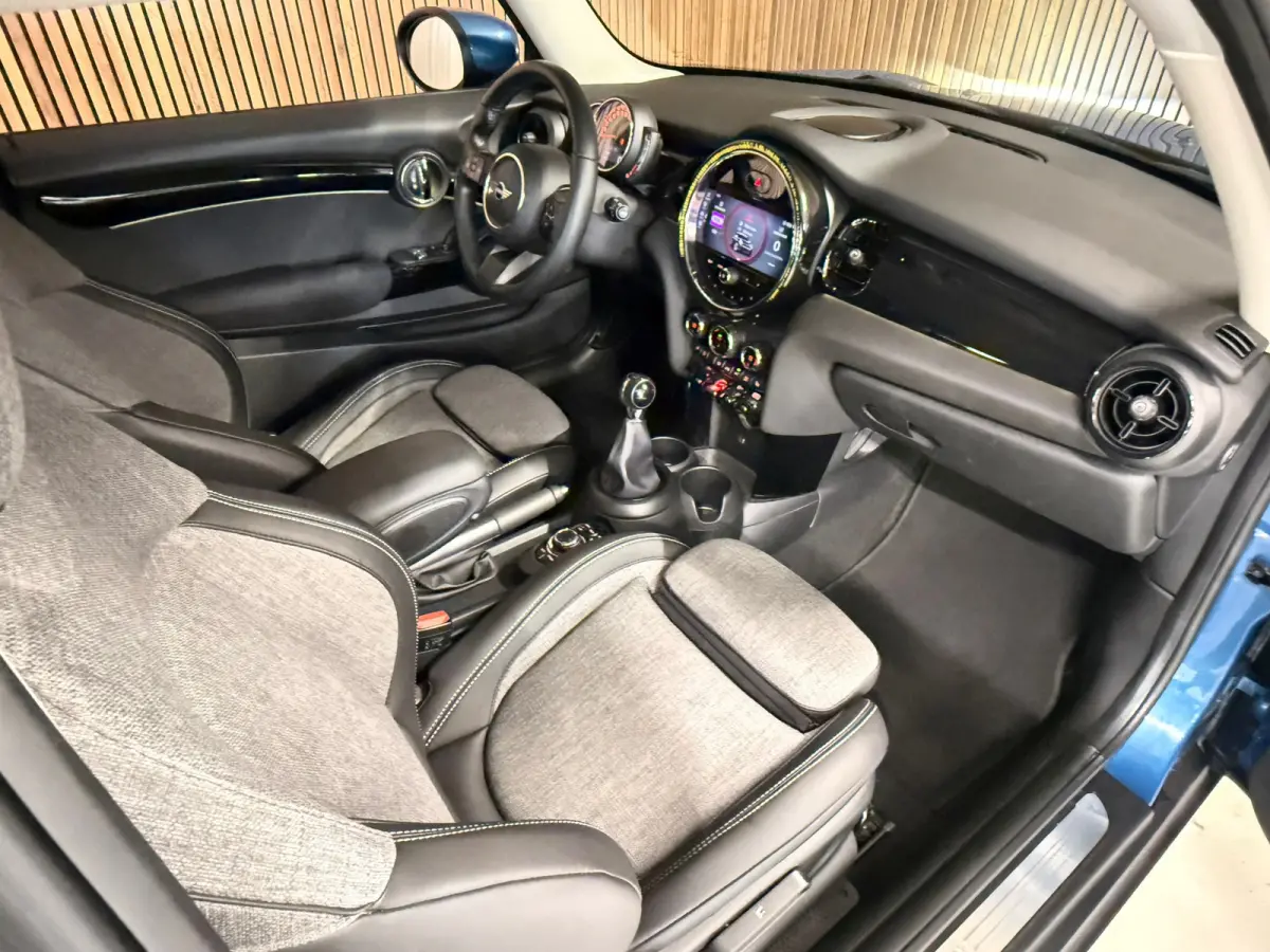 1.5 One Essential - Carplay - Dealer