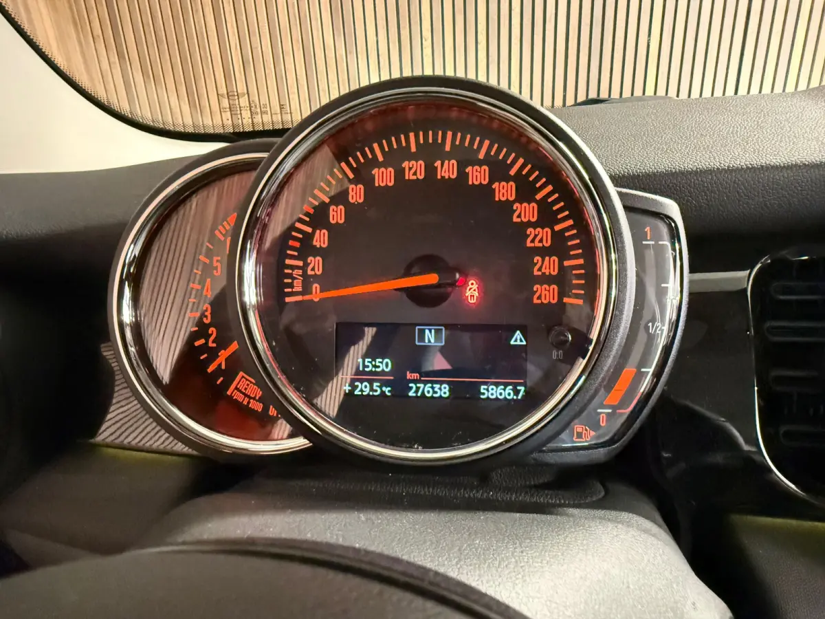 1.5 One Essential - Carplay - Dealer