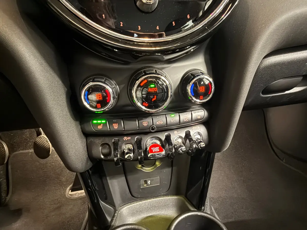 1.5 One Essential - Carplay - Dealer
