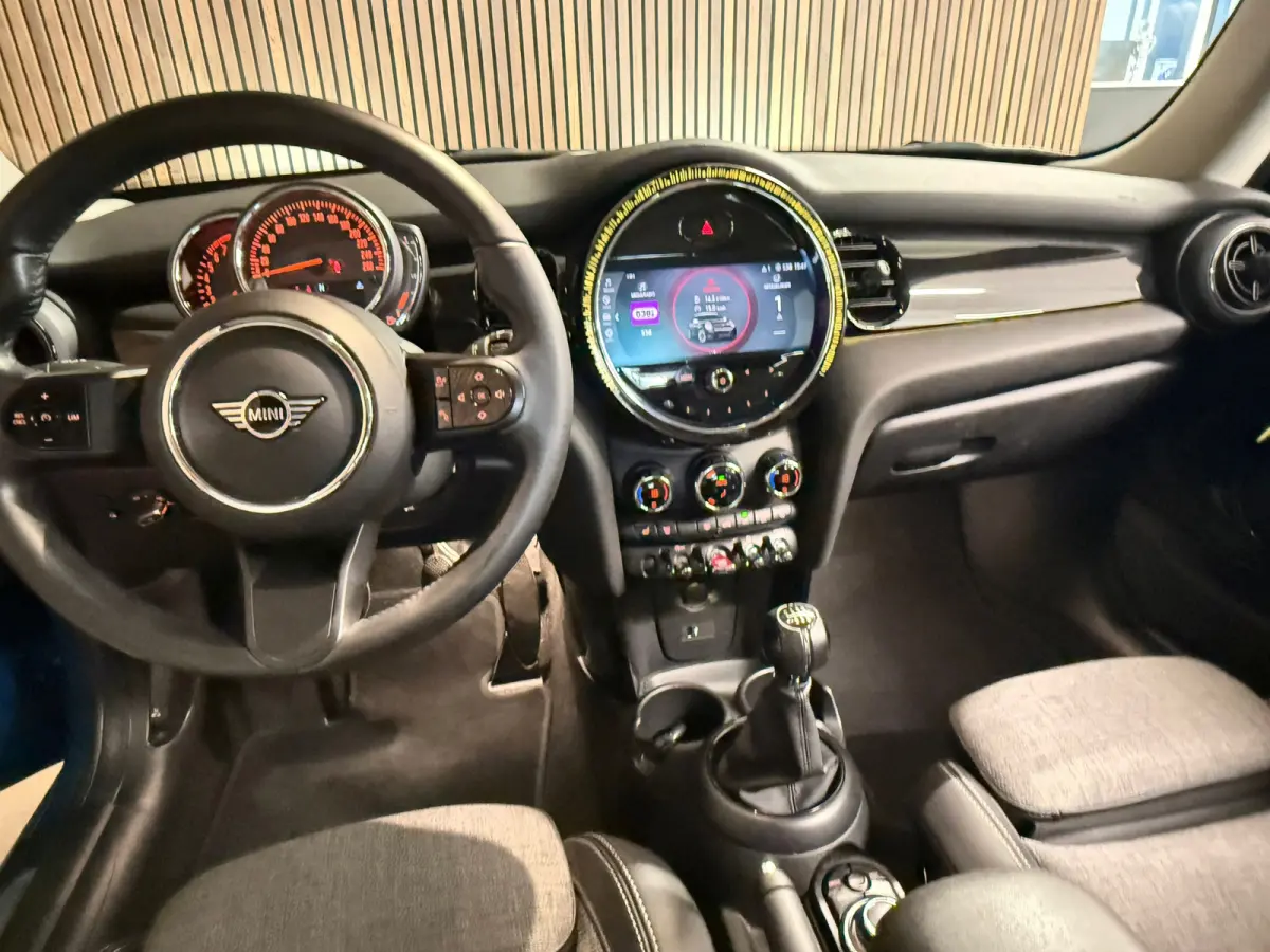 1.5 One Essential - Carplay - Dealer