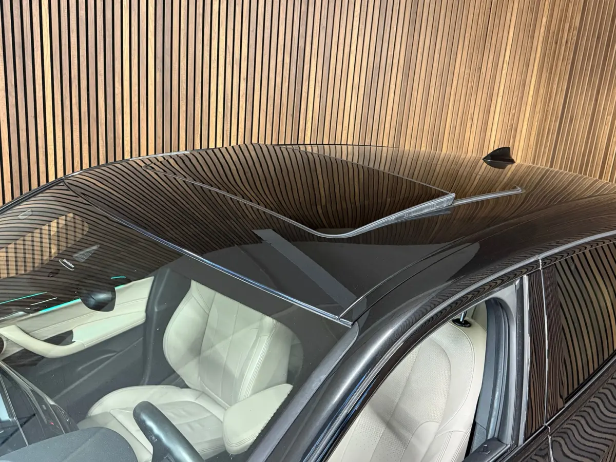 2.0i xDrive - Pano - Carplay -