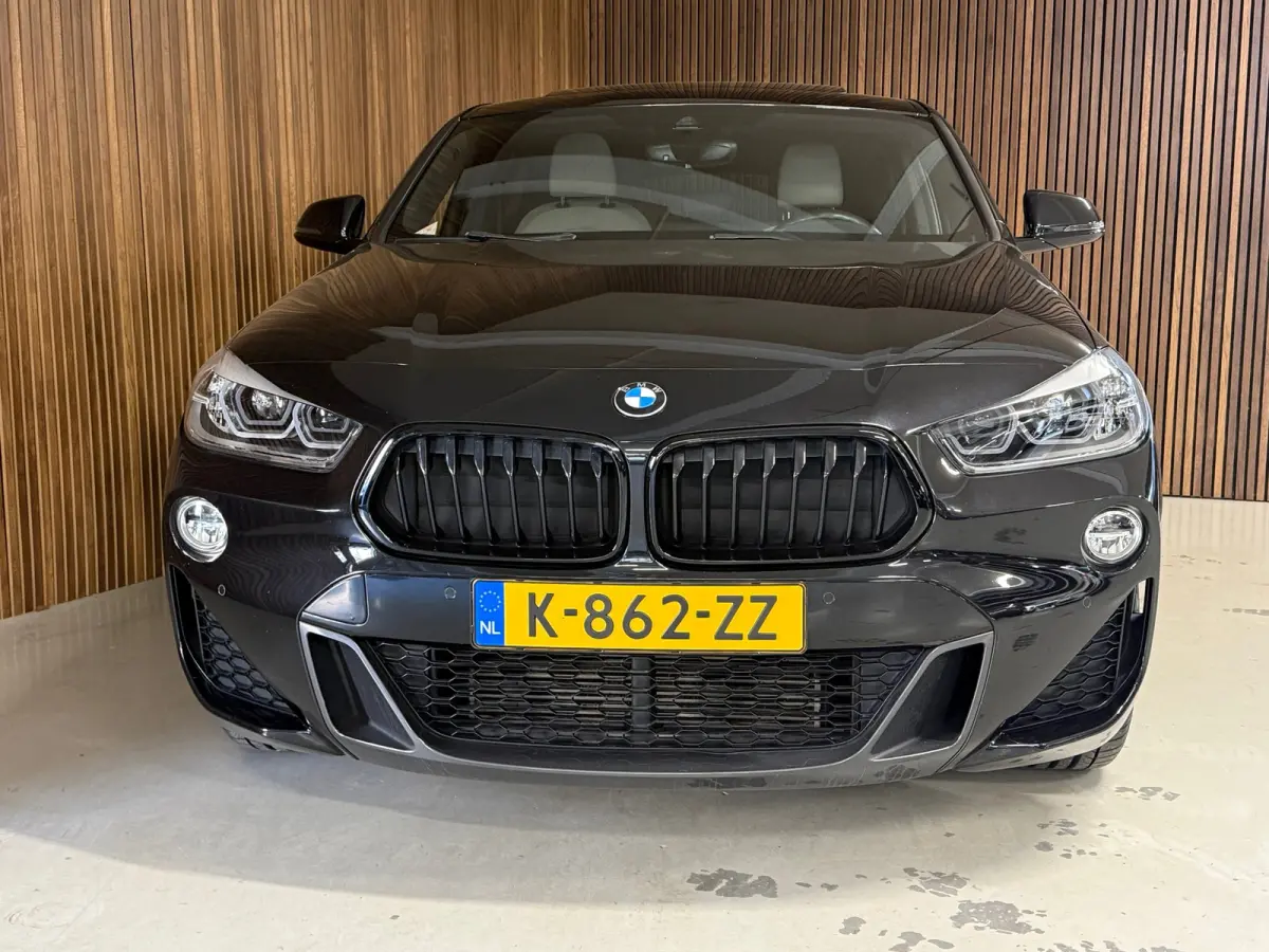 2.0i xDrive - Pano - Carplay -