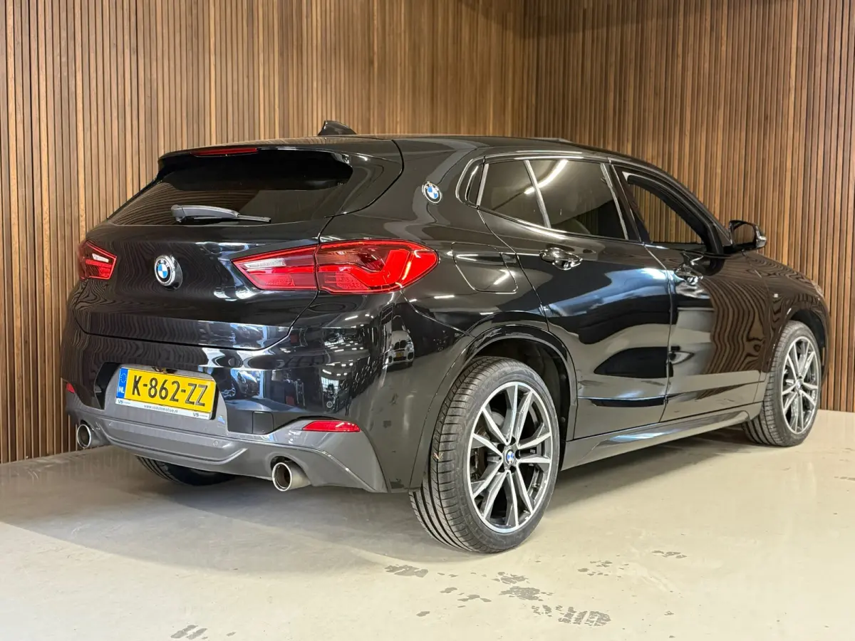 2.0i xDrive - Pano - Carplay -