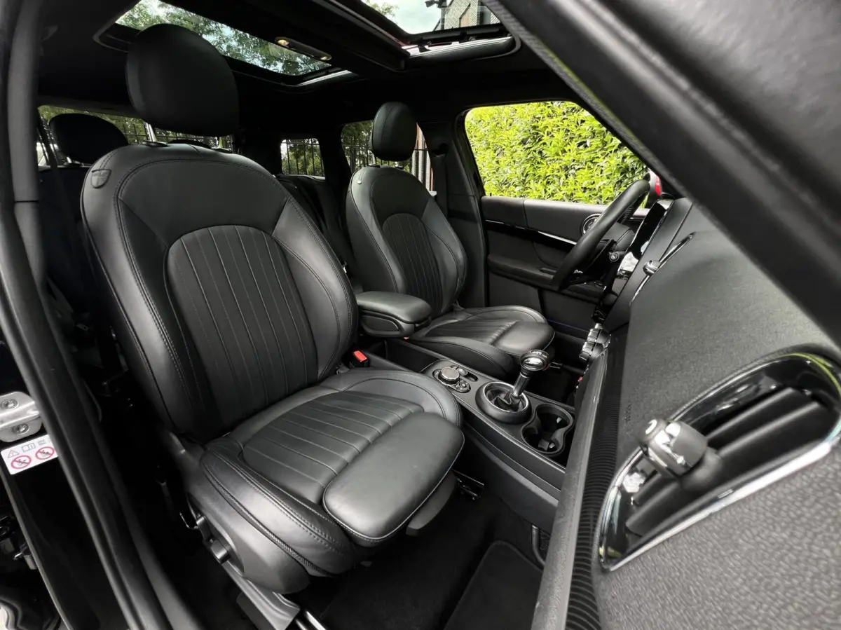 2.0 John Cooper Works ALL4 Chili, MINI YOURS, PANORAMADAK, H/K, HUD, LEDER/ALCANTARA, NAVIGATIE, CAMERA, MEMORY, CRUISE CONTROL, CLIMATE CONTROL, STOELVERWARMING, ELEKTRISCHE STOELEN, TREKHA