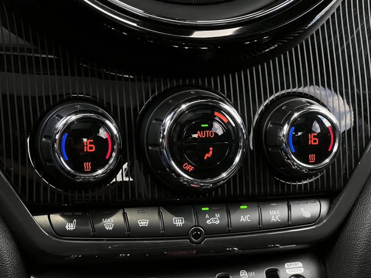2.0 John Cooper Works ALL4 Chili, MINI YOURS, PANORAMADAK, H/K, HUD, LEDER/ALCANTARA, NAVIGATIE, CAMERA, MEMORY, CRUISE CONTROL, CLIMATE CONTROL, STOELVERWARMING, ELEKTRISCHE STOELEN, TREKHA