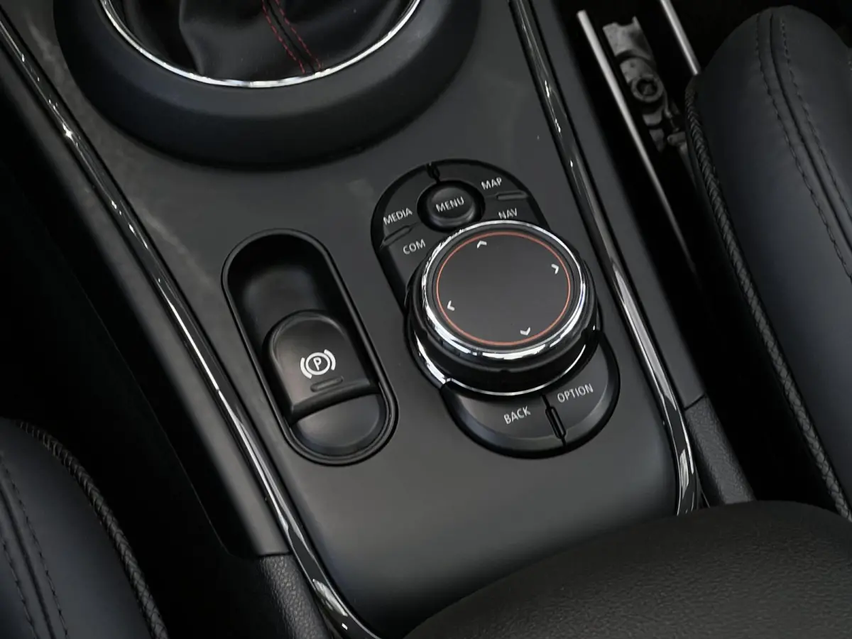 2.0 John Cooper Works ALL4 Chili, MINI YOURS, PANORAMADAK, H/K, HUD, LEDER/ALCANTARA, NAVIGATIE, CAMERA, MEMORY, CRUISE CONTROL, CLIMATE CONTROL, STOELVERWARMING, ELEKTRISCHE STOELEN, TREKHA