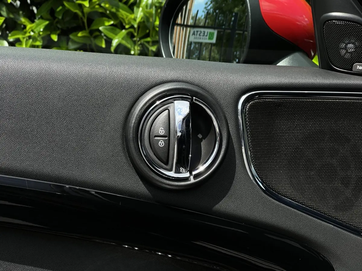 2.0 John Cooper Works ALL4 Chili, MINI YOURS, PANORAMADAK, H/K, HUD, LEDER/ALCANTARA, NAVIGATIE, CAMERA, MEMORY, CRUISE CONTROL, CLIMATE CONTROL, STOELVERWARMING, ELEKTRISCHE STOELEN, TREKHA