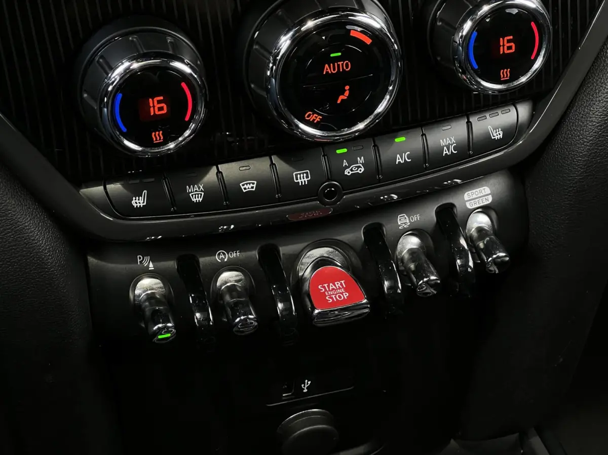 2.0 John Cooper Works ALL4 Chili, MINI YOURS, PANORAMADAK, H/K, HUD, LEDER/ALCANTARA, NAVIGATIE, CAMERA, MEMORY, CRUISE CONTROL, CLIMATE CONTROL, STOELVERWARMING, ELEKTRISCHE STOELEN, TREKHA