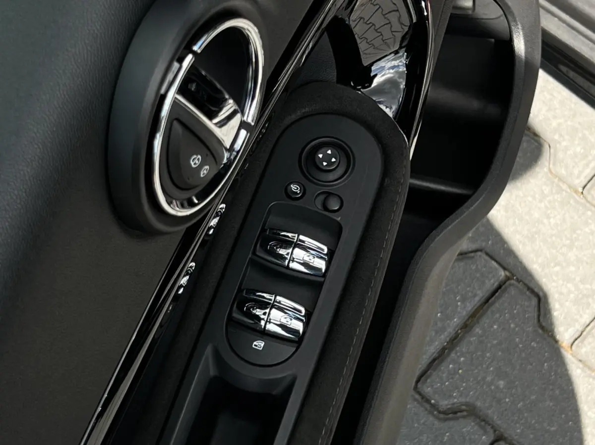 2.0 John Cooper Works ALL4 Chili, MINI YOURS, PANORAMADAK, H/K, HUD, LEDER/ALCANTARA, NAVIGATIE, CAMERA, MEMORY, CRUISE CONTROL, CLIMATE CONTROL, STOELVERWARMING, ELEKTRISCHE STOELEN, TREKHA