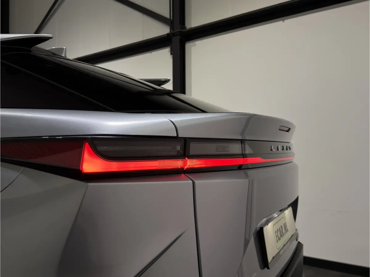 450e Executive Line 71 kWh | SOH 97,8 % | Leder interieur | Stoelen gekoeld & verwarmd | LMV 20"