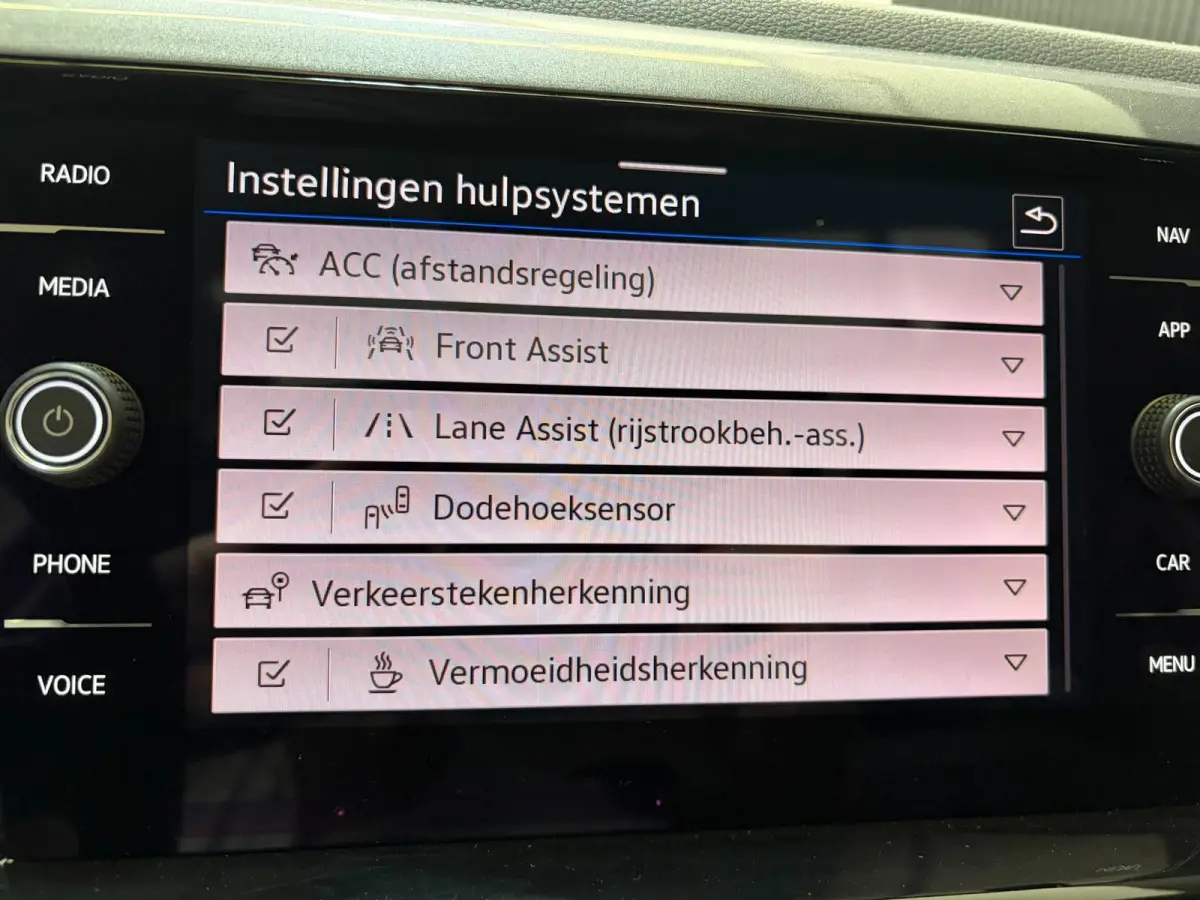 1.5 TSI 150PK R-Line Pano Keyless CAM BEATS