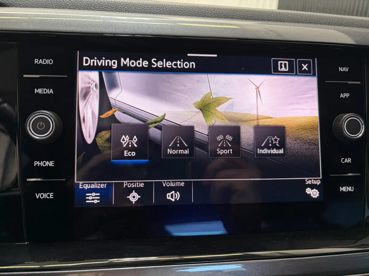 1.5 TSI 150PK R-Line Pano Keyless CAM BEATS