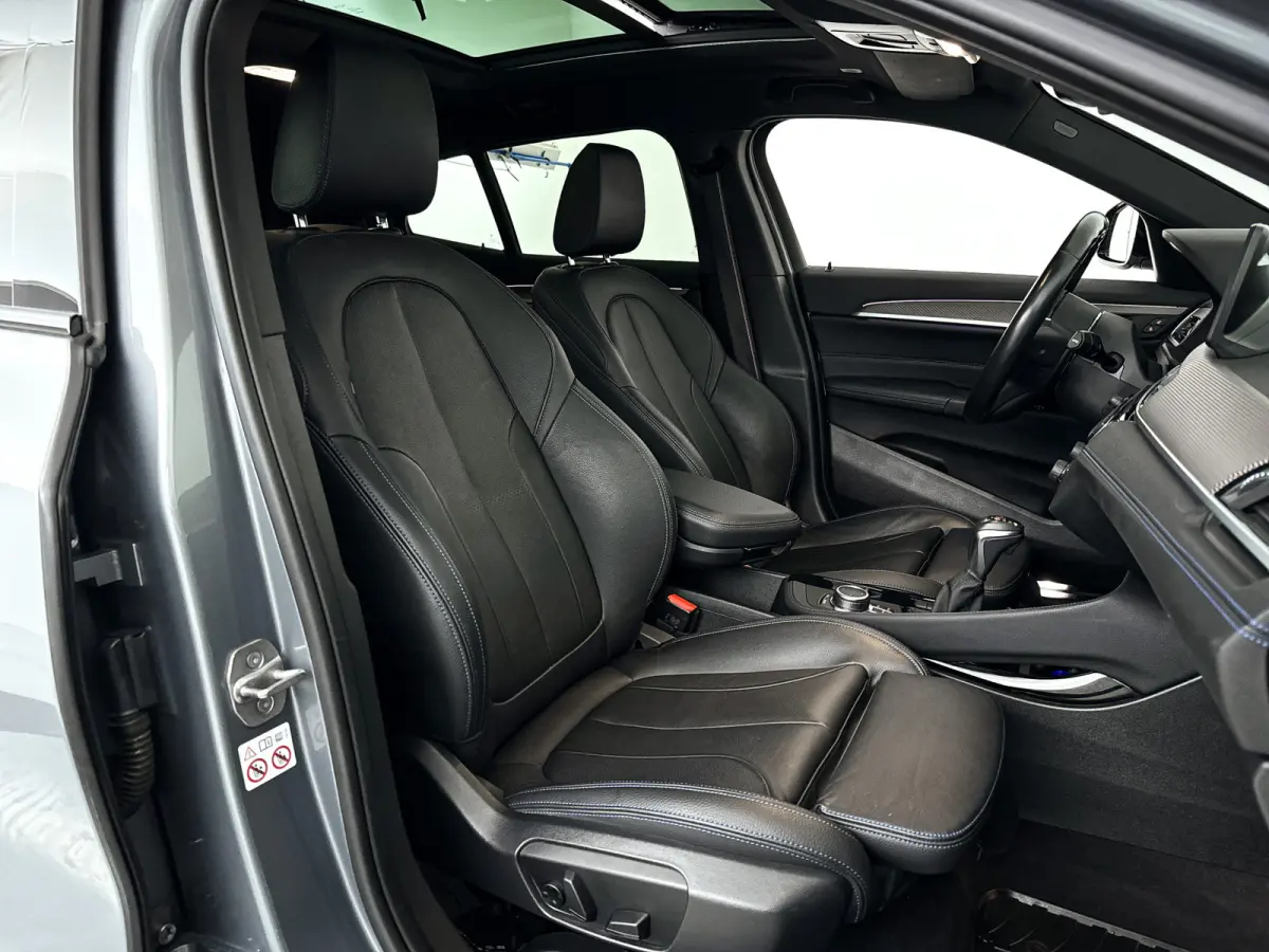 xDrive25e High Executive | Panoramadak | Parkeercamera | Head-up display | Stoelverwarming | Cruise control