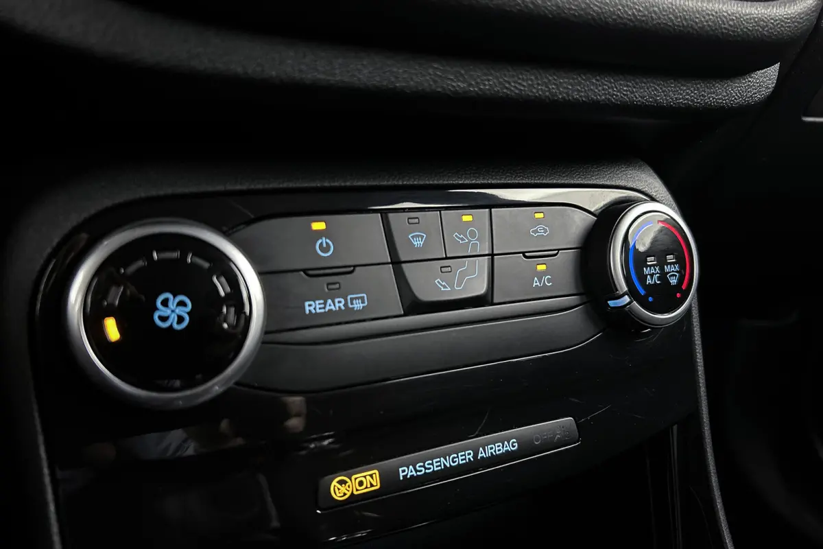 1.0 EcoBoost Titanium | Camera | LED koplampen | Apple Carplay