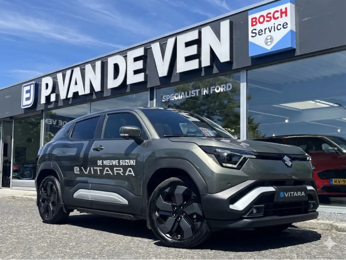 Style 61 kWh | Meerdere kleuren beschikbaar | €2.000,- voordeel | 360-Camera | INFINITY by Harman Soundsystem | Panoramadak | 19 inch | Half leder | Suzuki Safety System Pro |