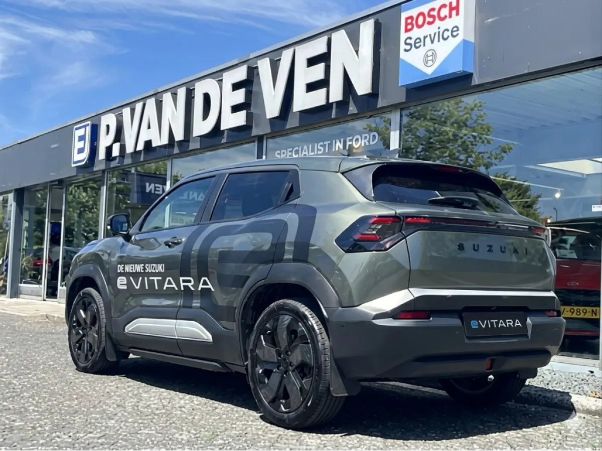 Style 61 kWh | Meerdere kleuren beschikbaar | €2.000,- voordeel | 360-Camera | INFINITY by Harman Soundsystem | Panoramadak | 19 inch | Half leder | Suzuki Safety System Pro |