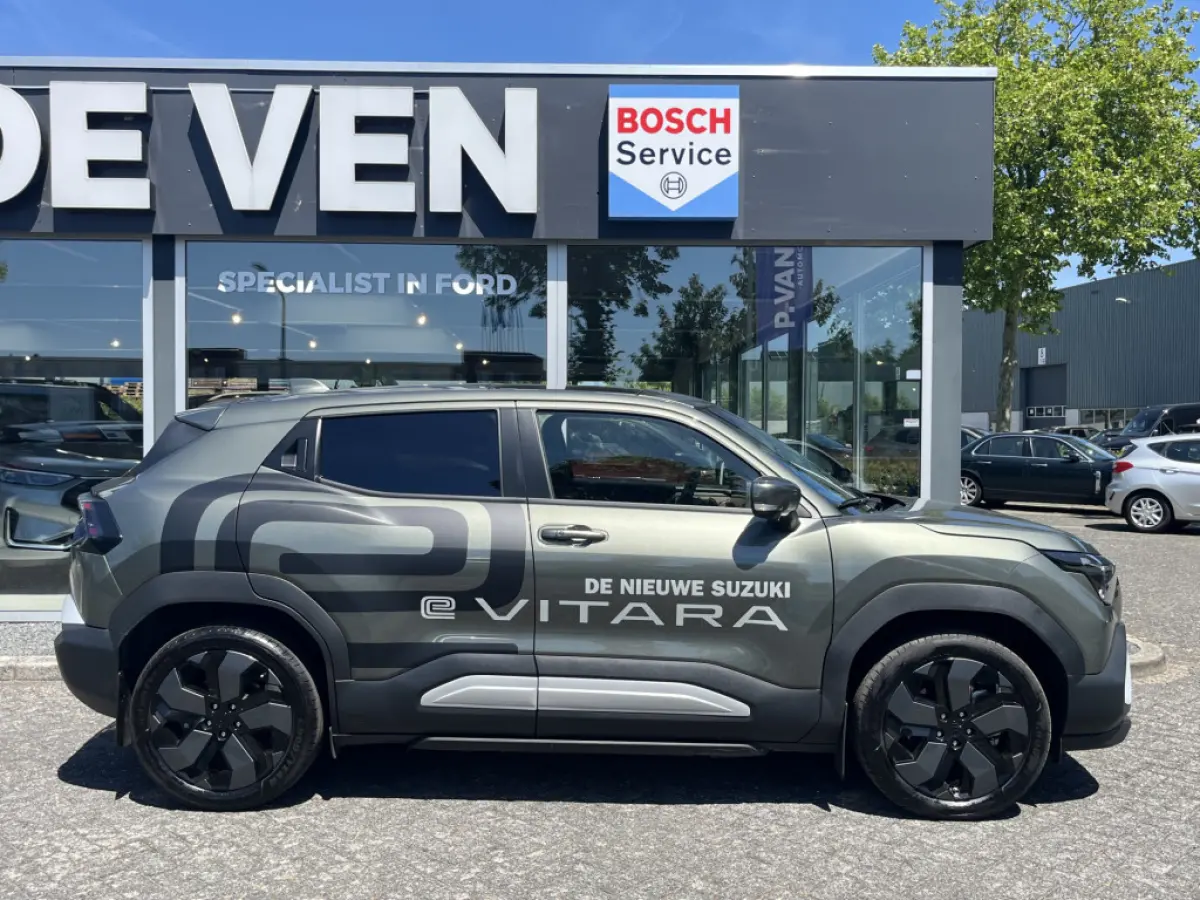 Style 61 kWh | Meerdere kleuren beschikbaar | €2.000,- voordeel | 360-Camera | INFINITY by Harman Soundsystem | Panoramadak | 19 inch | Half leder | Suzuki Safety System Pro |