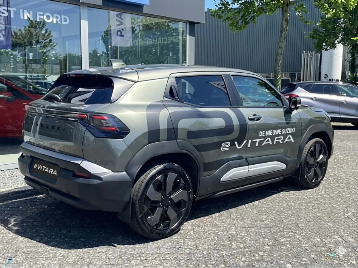 Style 61 kWh | Meerdere kleuren beschikbaar | €2.000,- voordeel | 360-Camera | INFINITY by Harman Soundsystem | Panoramadak | 19 inch | Half leder | Suzuki Safety System Pro |