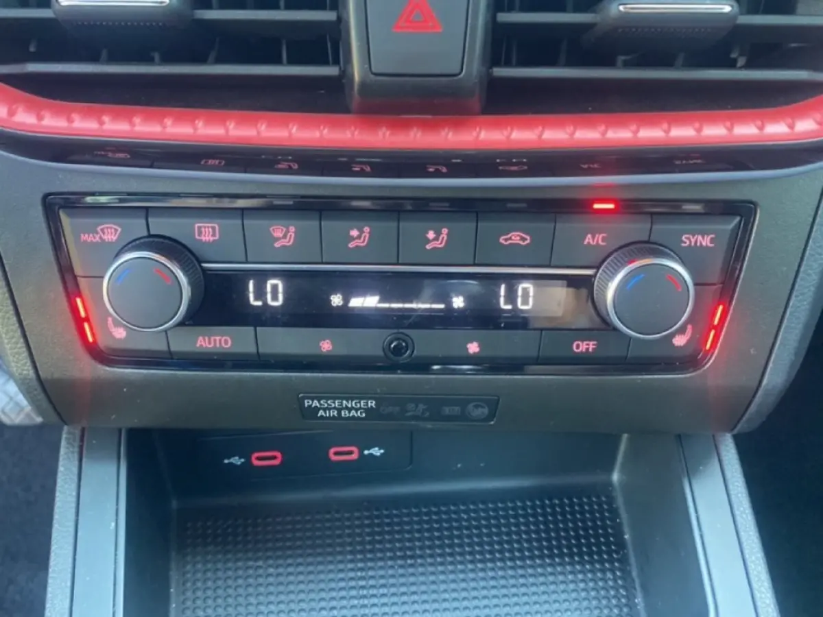 1.0 TSI FR TREKHAAK/ALCAN-LEDER/CAMERA/ACC/CLIMA/STOELVERW/CARPLAY