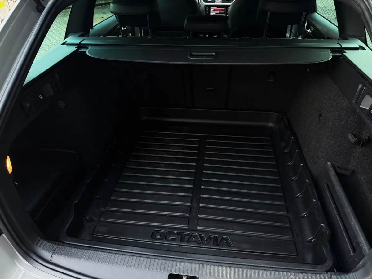 2.0 TSI RS 245PK Business|Virtuel Cockpit|Navi|AUT|Alcantara|Full Led|StoelVW|Carbon|SfeerVL|Camera|CANTON|PDC