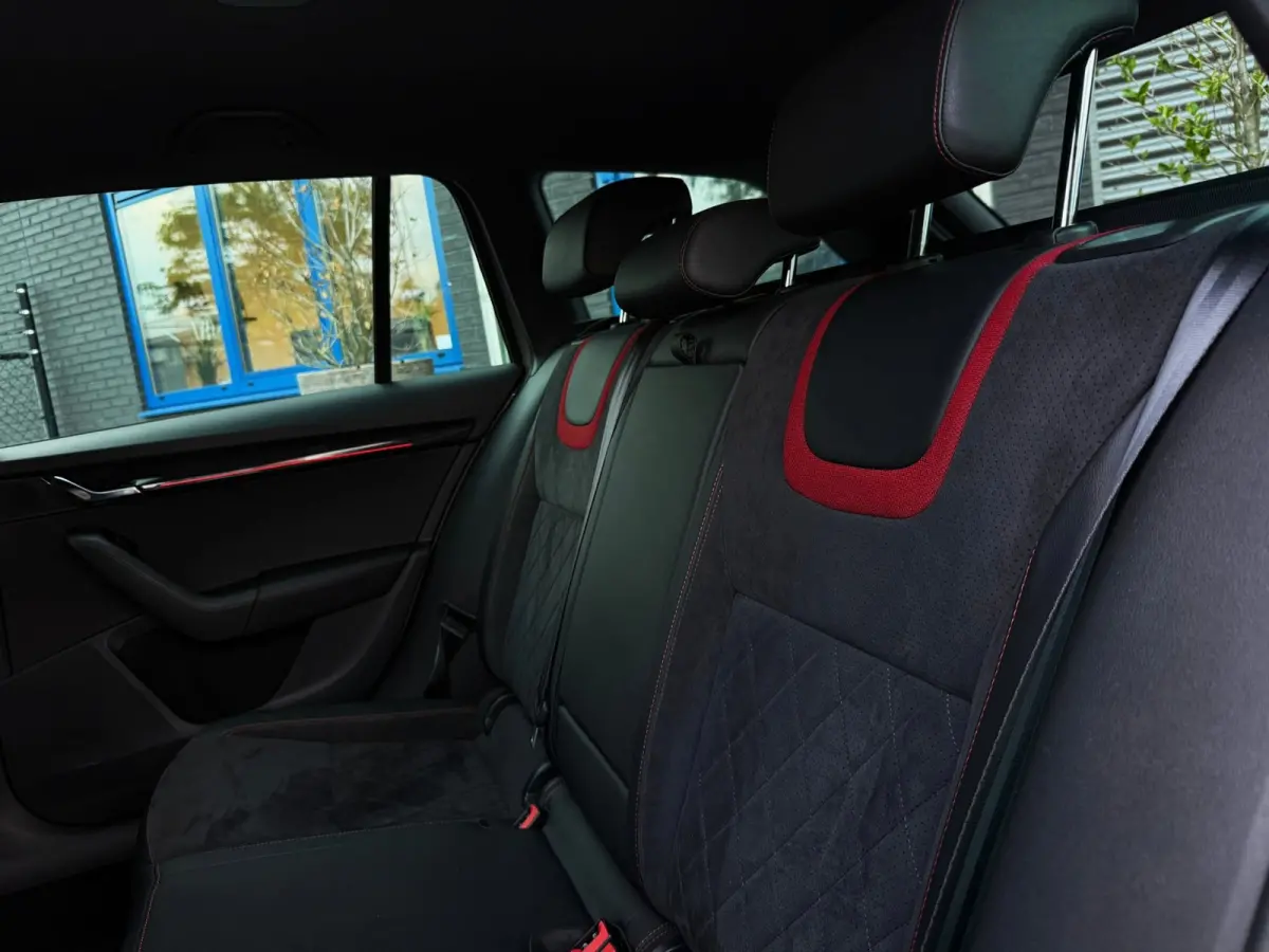 2.0 TSI RS 245PK Business|Virtuel Cockpit|Navi|AUT|Alcantara|Full Led|StoelVW|Carbon|SfeerVL|Camera|CANTON|PDC
