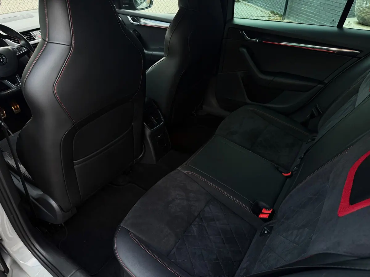 2.0 TSI RS 245PK Business|Virtuel Cockpit|Navi|AUT|Alcantara|Full Led|StoelVW|Carbon|SfeerVL|Camera|CANTON|PDC