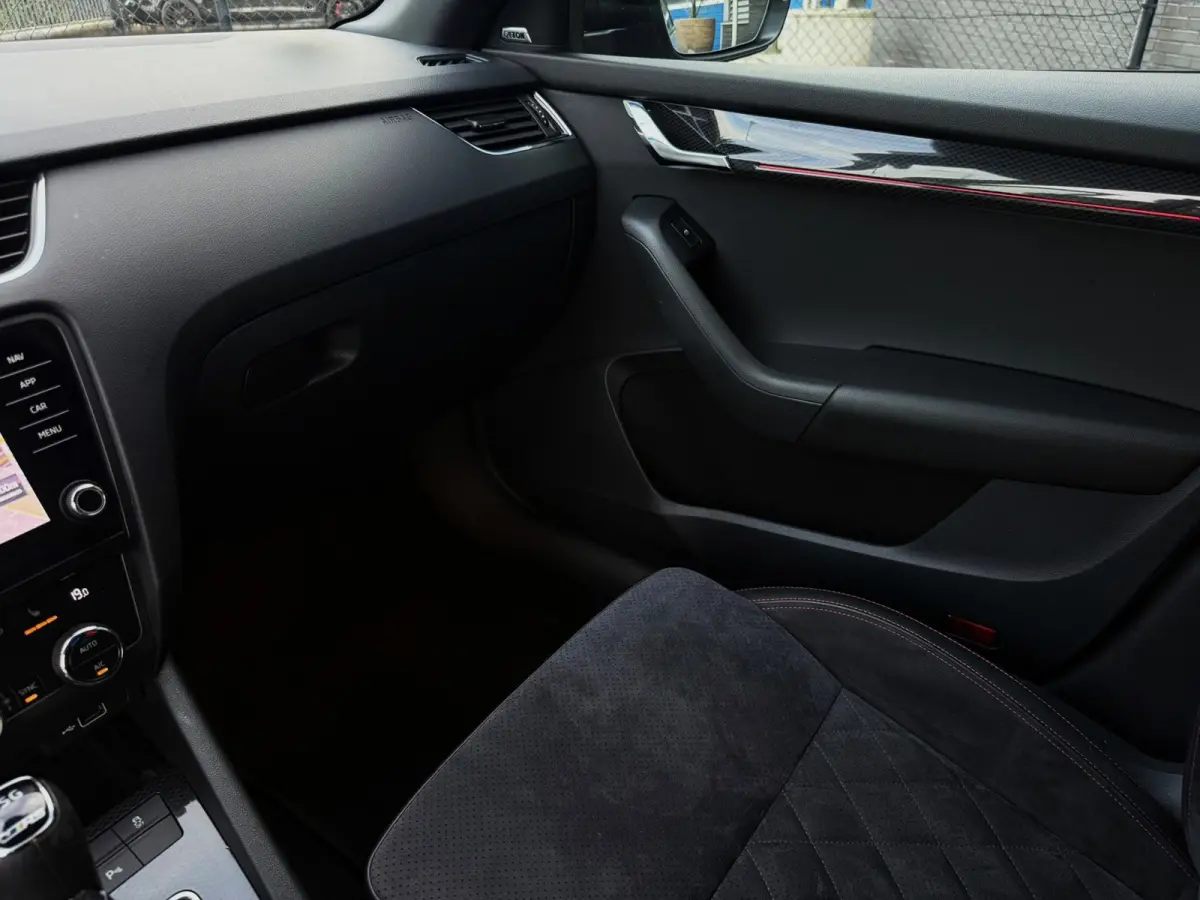 2.0 TSI RS 245PK Business|Virtuel Cockpit|Navi|AUT|Alcantara|Full Led|StoelVW|Carbon|SfeerVL|Camera|CANTON|PDC
