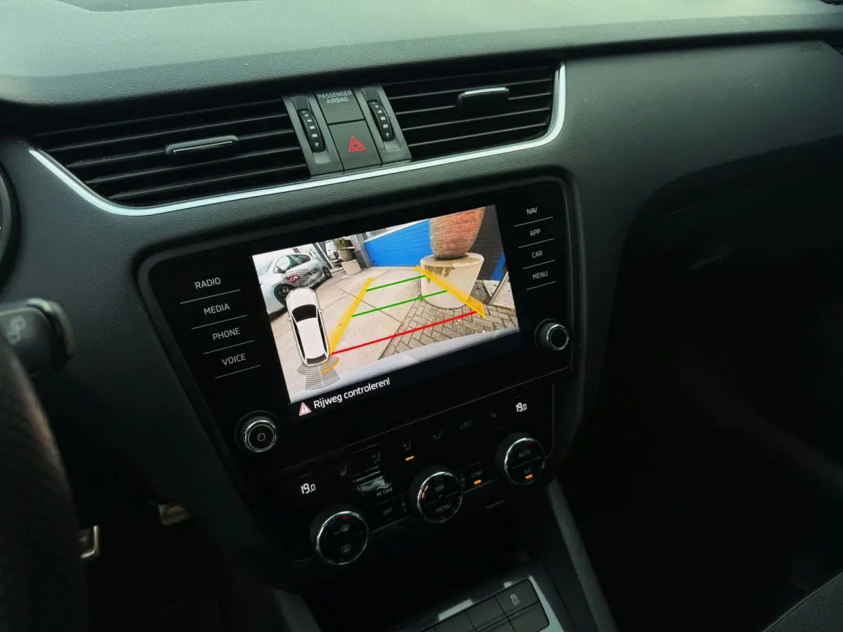 2.0 TSI RS 245PK Business|Virtuel Cockpit|Navi|AUT|Alcantara|Full Led|StoelVW|Carbon|SfeerVL|Camera|CANTON|PDC