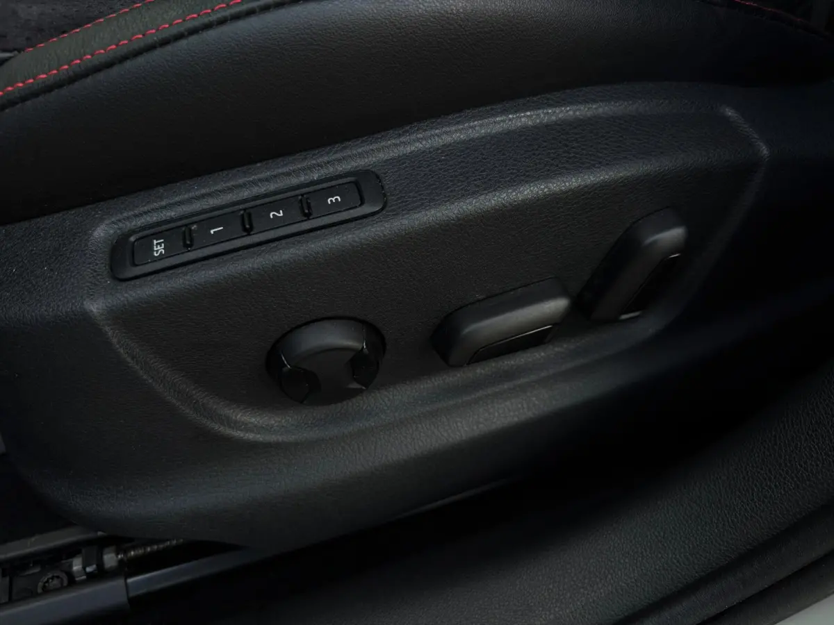 2.0 TSI RS 245PK Business|Virtuel Cockpit|Navi|AUT|Alcantara|Full Led|StoelVW|Carbon|SfeerVL|Camera|CANTON|PDC