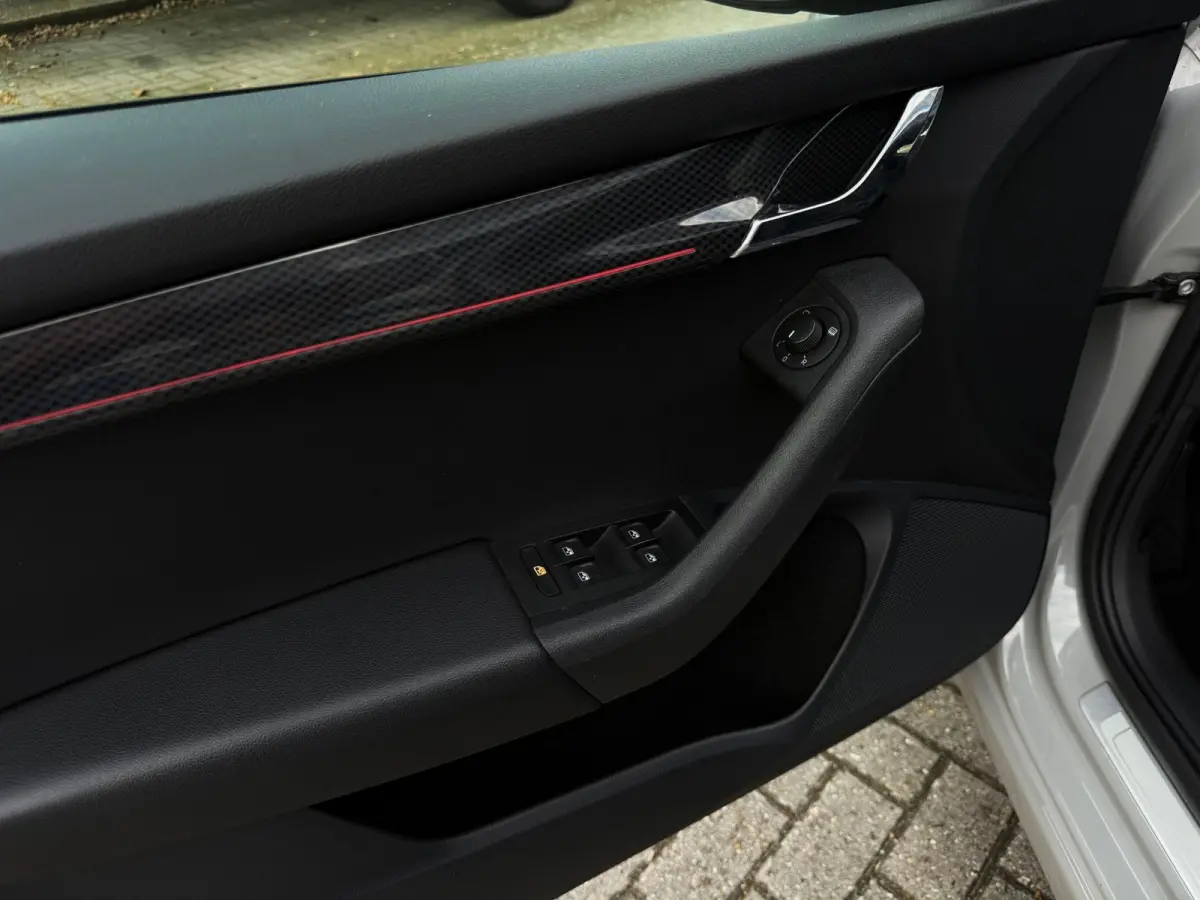 2.0 TSI RS 245PK Business|Virtuel Cockpit|Navi|AUT|Alcantara|Full Led|StoelVW|Carbon|SfeerVL|Camera|CANTON|PDC