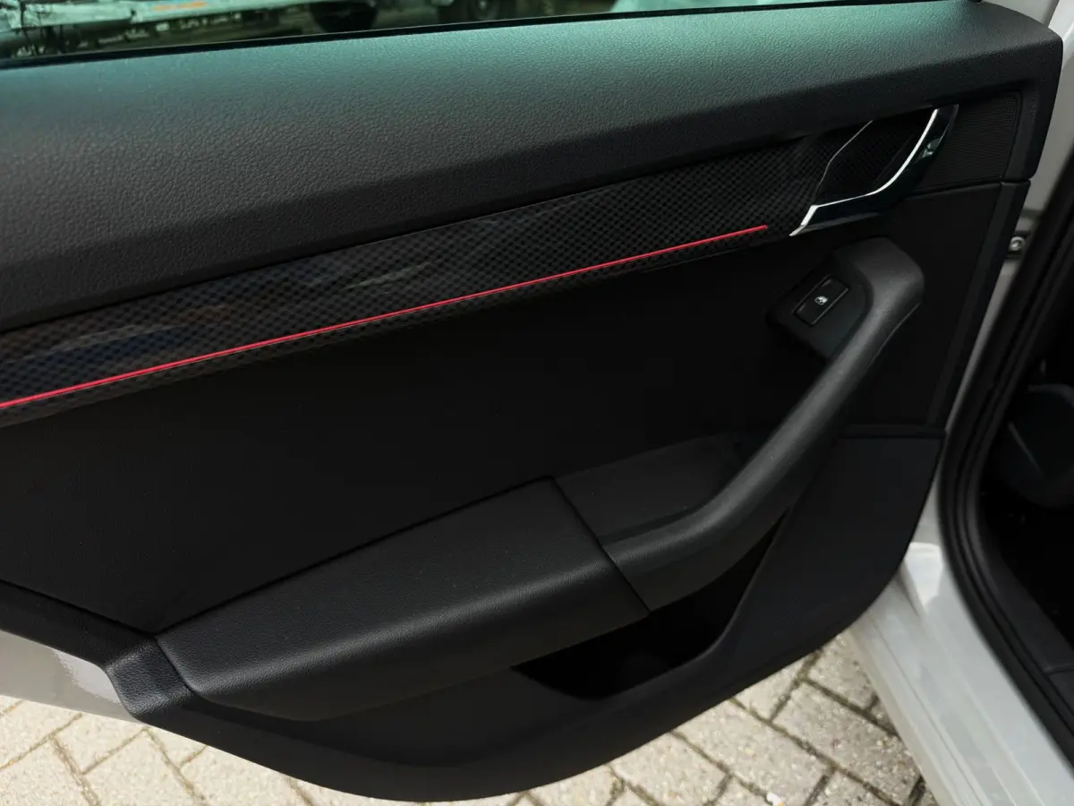 2.0 TSI RS 245PK Business|Virtuel Cockpit|Navi|AUT|Alcantara|Full Led|StoelVW|Carbon|SfeerVL|Camera|CANTON|PDC