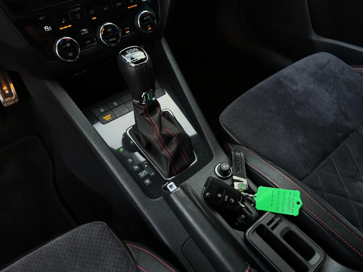 2.0 TSI RS 245PK Business|Virtuel Cockpit|Navi|AUT|Alcantara|Full Led|StoelVW|Carbon|SfeerVL|Camera|CANTON|PDC