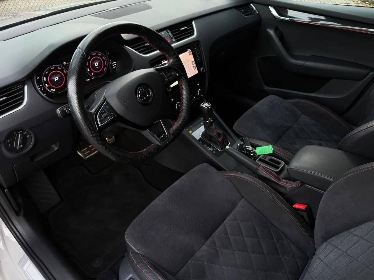 2.0 TSI RS 245PK Business|Virtuel Cockpit|Navi|AUT|Alcantara|Full Led|StoelVW|Carbon|SfeerVL|Camera|CANTON|PDC