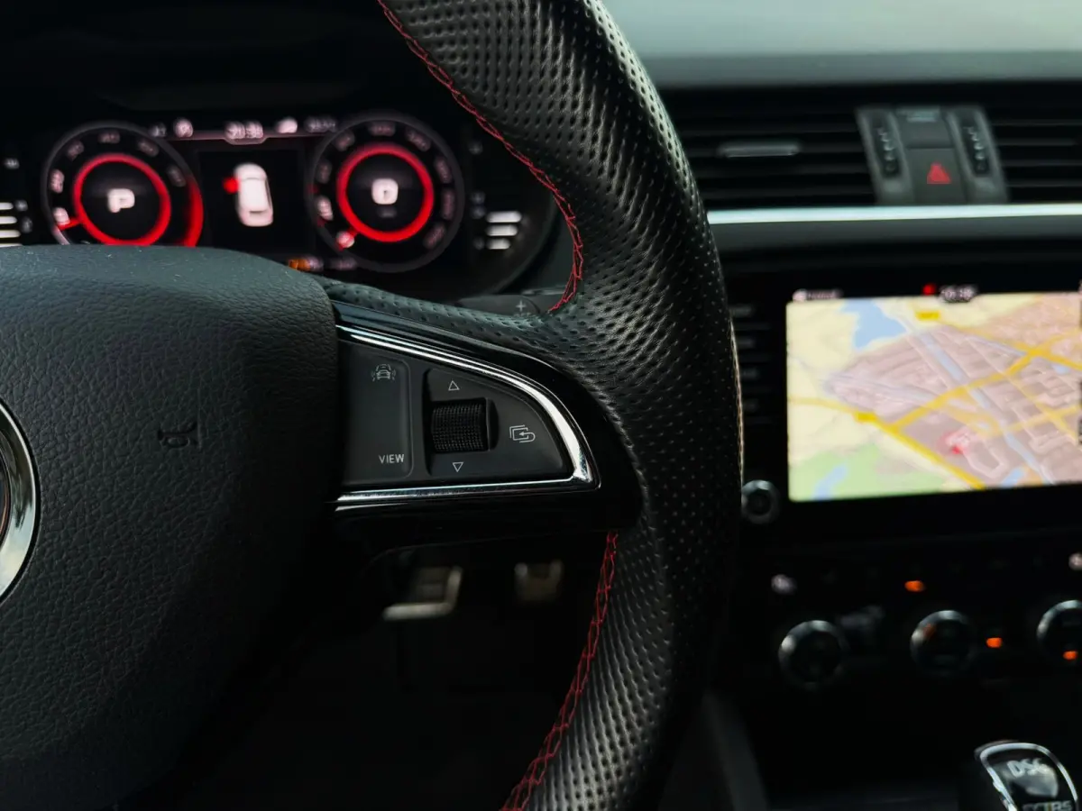 2.0 TSI RS 245PK Business|Virtuel Cockpit|Navi|AUT|Alcantara|Full Led|StoelVW|Carbon|SfeerVL|Camera|CANTON|PDC