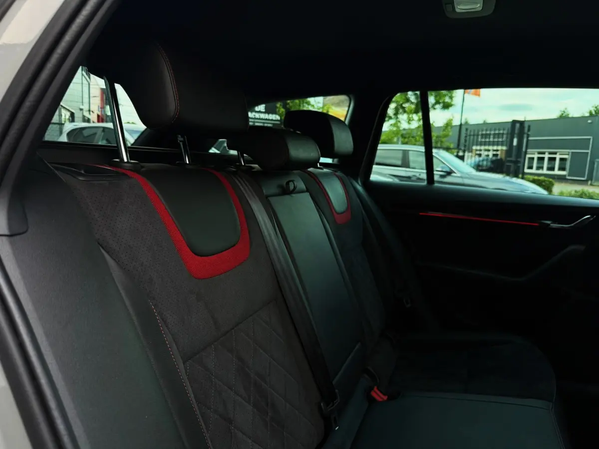 2.0 TSI RS 245PK Business|Virtuel Cockpit|Navi|AUT|Alcantara|Full Led|StoelVW|Carbon|SfeerVL|Camera|CANTON|PDC