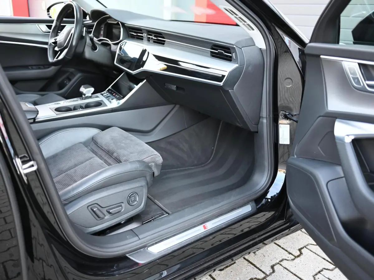 55 TFSI e quattro S-Line Competition 367PK | Pano | Trekhaak | Memory | Alcantara | Camera | ACC | Carplay | Lane Assist | Afgevlakt Stuur | Stoelverwarming | Matrix Led | Originele 20'' | K