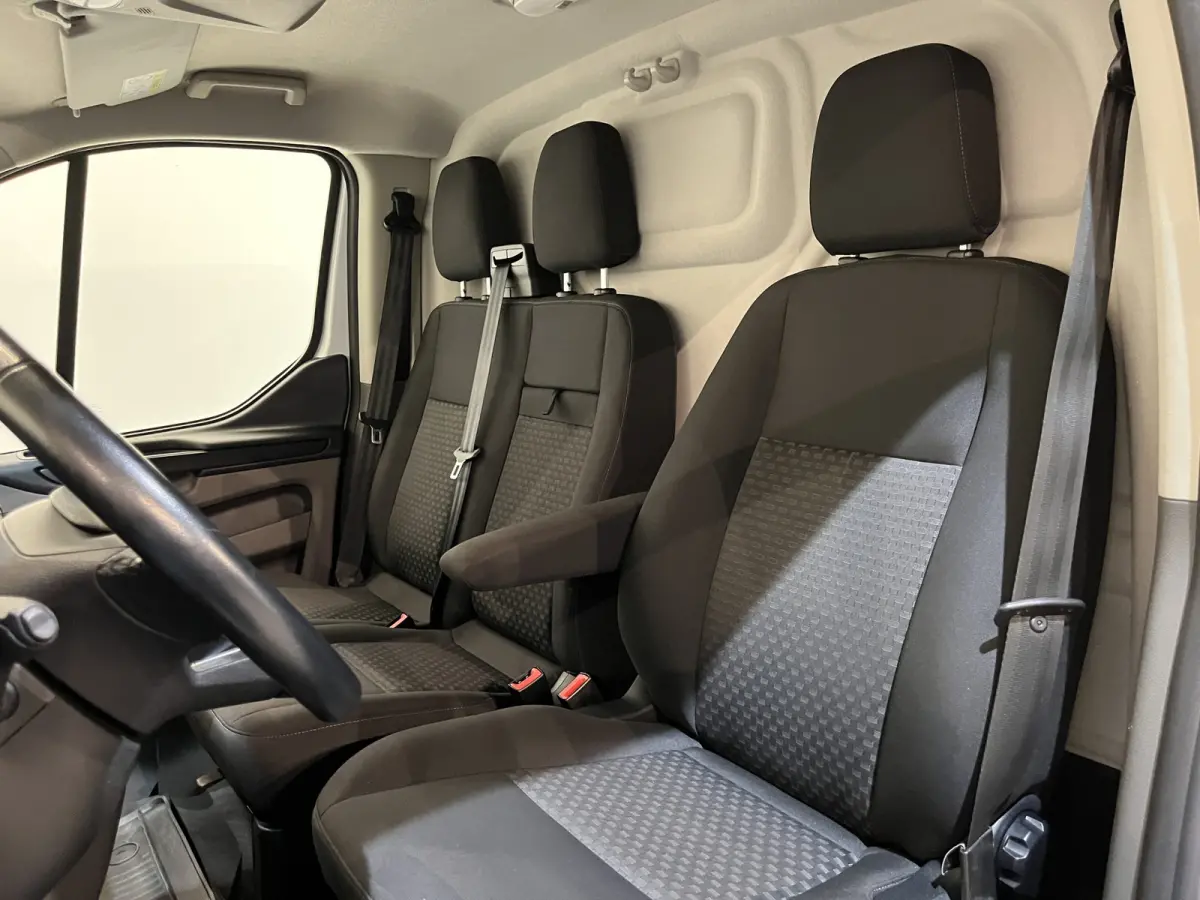 280 2.0 TDCI L1H1 Trend 130 PK / Servicebus / Sortimo Inrichting / Euro 6 / Airco / Camera / CarPlay / Cruise Control Adap. / Navigatie / Klep / 3-Zits / 55.000 KM !!