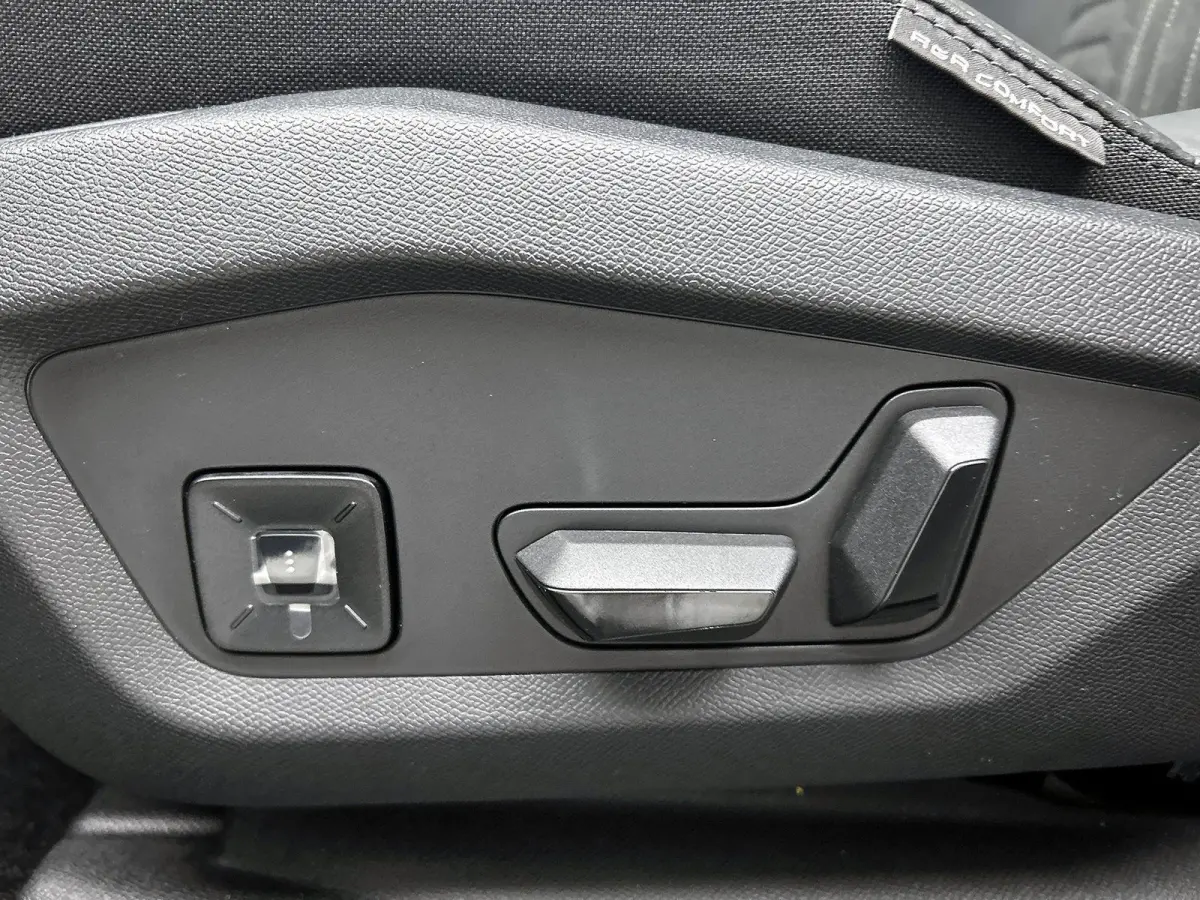 1.6 Plug-in Hybrid 225pk GT 7p Automaat | Schuif-/kanteldak | Elektrisch Verstelb. Bestuurdersstoel | Navigatie | Climate Control | 360 Camera | Matrix-LED | Stoelverwarming |