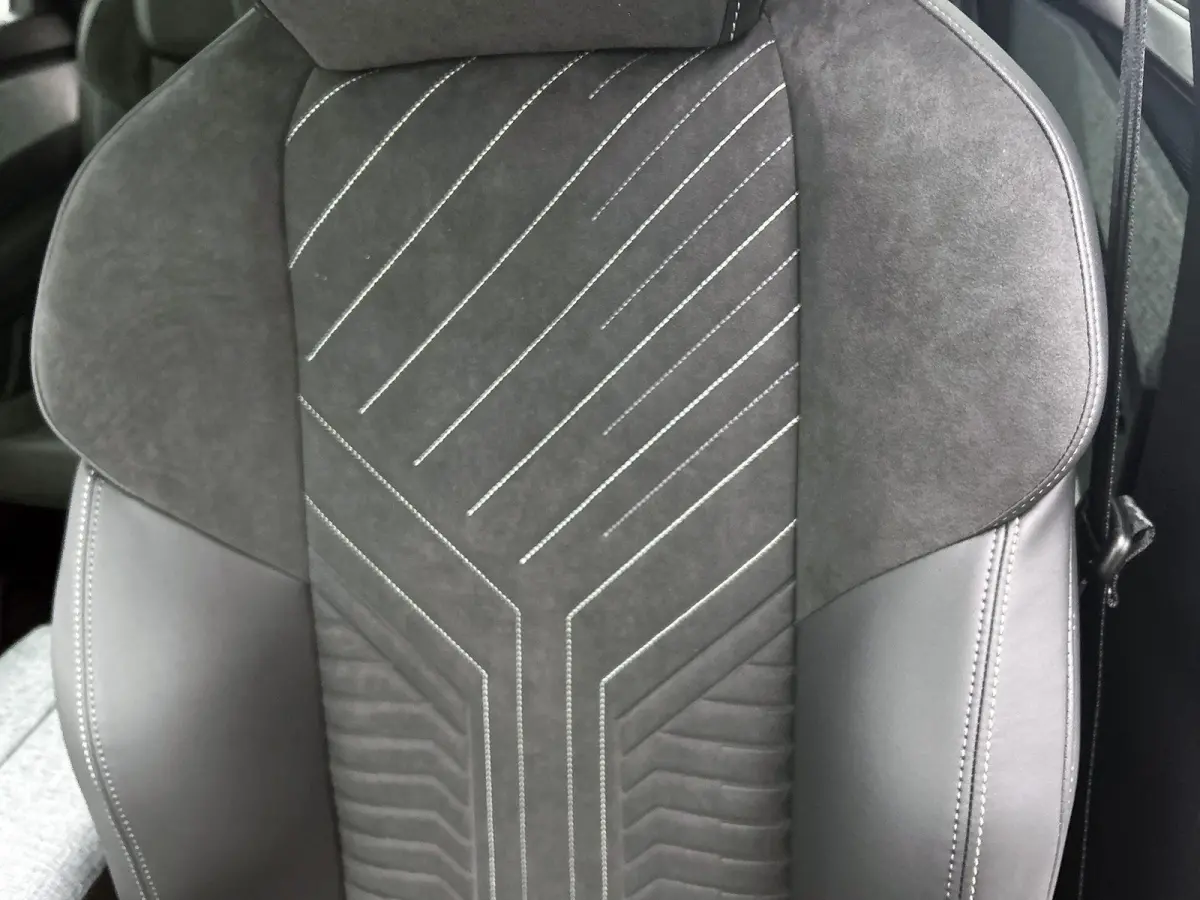 1.6 Plug-in Hybrid 225pk GT 7p Automaat | Schuif-/kanteldak | Elektrisch Verstelb. Bestuurdersstoel | Navigatie | Climate Control | 360 Camera | Matrix-LED | Stoelverwarming |