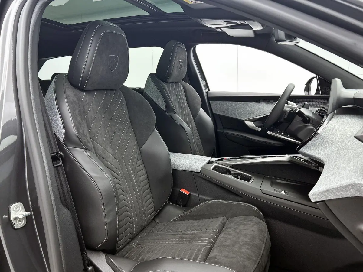 1.6 Plug-in Hybrid 225pk GT 7p Automaat | Schuif-/kanteldak | Elektrisch Verstelb. Bestuurdersstoel | Navigatie | Climate Control | 360 Camera | Matrix-LED | Stoelverwarming |