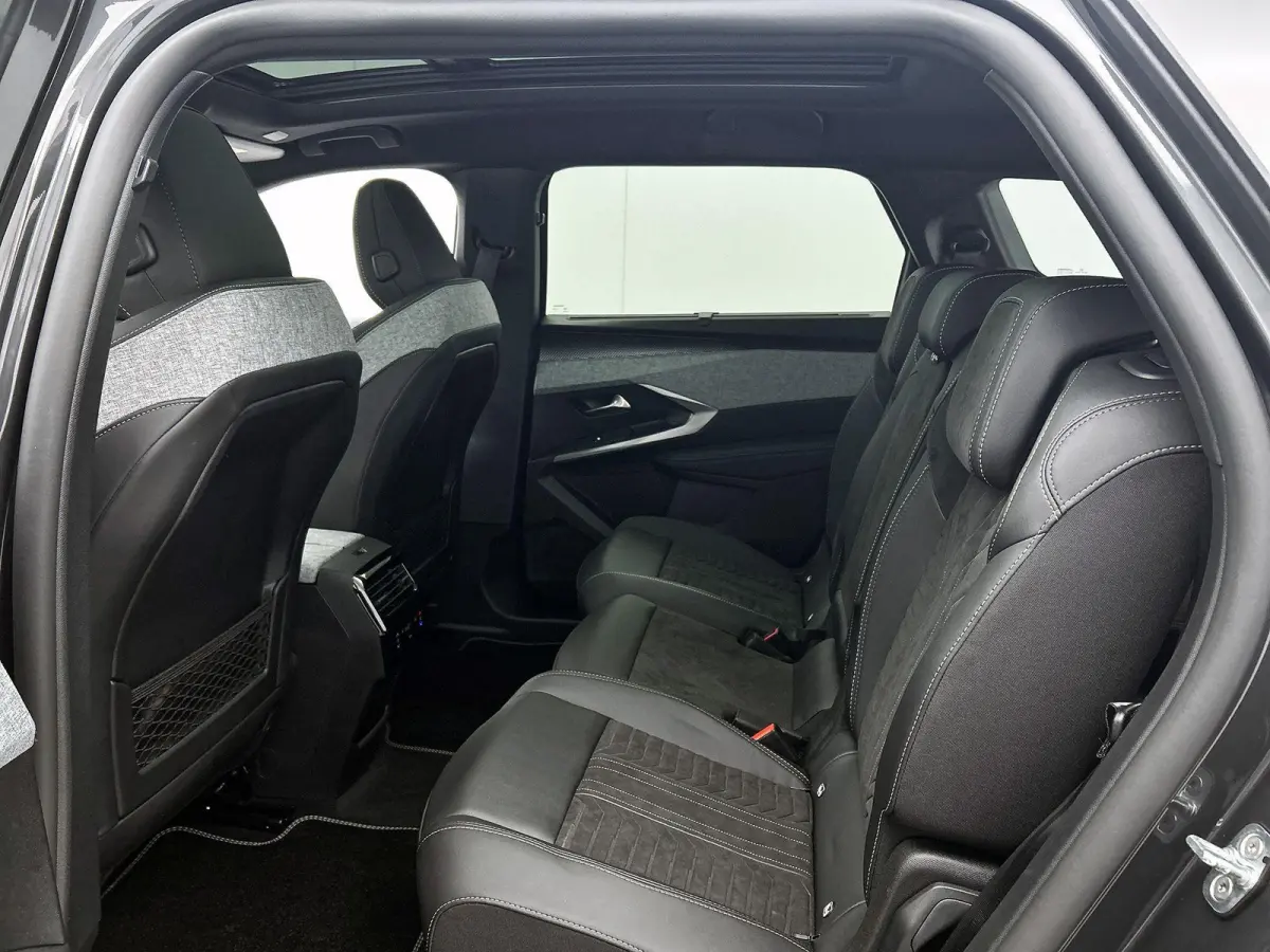1.6 Plug-in Hybrid 225pk GT 7p Automaat | Schuif-/kanteldak | Elektrisch Verstelb. Bestuurdersstoel | Navigatie | Climate Control | 360 Camera | Matrix-LED | Stoelverwarming |