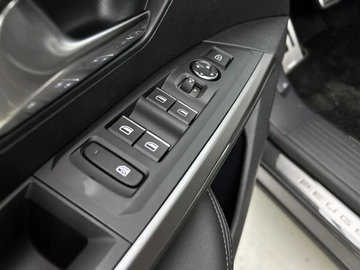 1.6 Plug-in Hybrid 225pk GT 7p Automaat | Schuif-/kanteldak | Elektrisch Verstelb. Bestuurdersstoel | Navigatie | Climate Control | 360 Camera | Matrix-LED | Stoelverwarming |